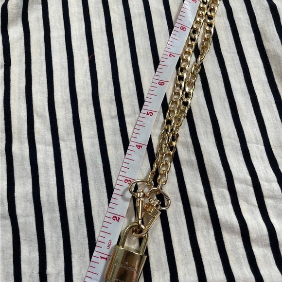 Louis Vuitton Pad Lock Chocker Necklace - Picture 5 of 5